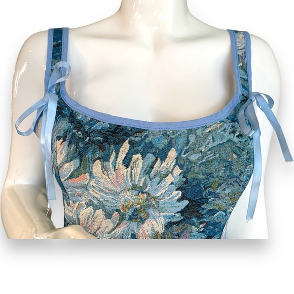 BLUE FLORAL 2 PIECE CROP TOP & MINI SKIRT. WOMEN’S SZ LARGE  NEW WITH TAGS - Picture 5 of 9